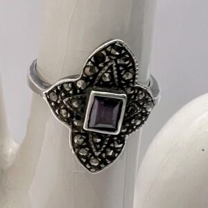 Vintage Sterling Silver 925 Ring With Purple Gem.